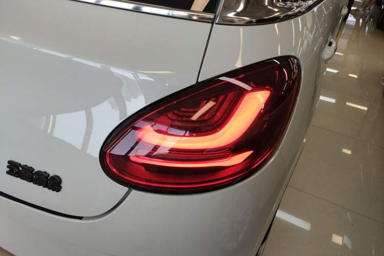 Used Wuling Bingo 2023 333 km Enjoyment Version Right Rear Taillight