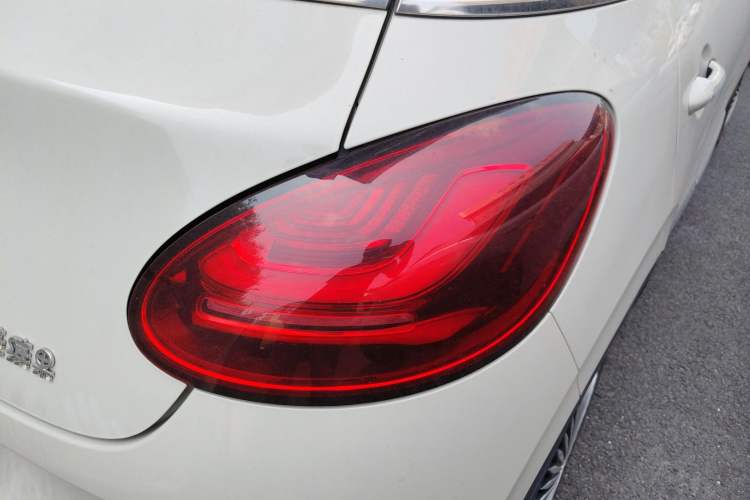 Used Wuling Bingo 2023 333 km Lingxi Connected+ Version Right Rear Taillight