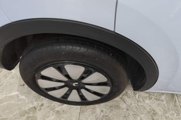 Used Wuling Bingo 2023 410 km Lingxi Deluxe Edition Right Rear Wheel Hub