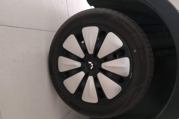 Used Wuling Bingo 2023 203km Comfort Edition Right Rear Wheel Hub
