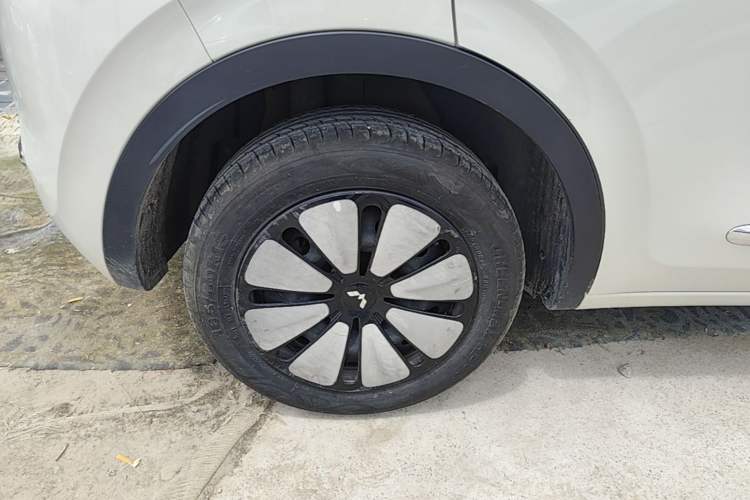 Used Wuling Bingo 2023 333 km Lingxi Connected+ Version Right Rear Wheel Hub