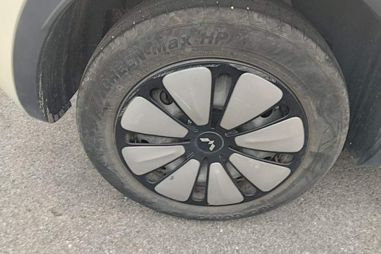 Used Wuling Bingo 2023 333 km Lingxi Connected Version Right Rear Wheel Hub