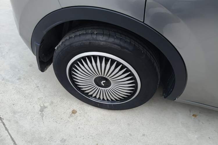 Used Wuling Bingo 2023 410 km Lingxi Deluxe Edition Right Rear Wheel Hub