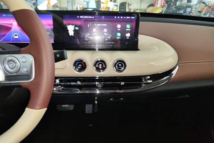 Used Wuling Bingo 2023 410 km Lingxi Deluxe Edition Audio And AC Panel