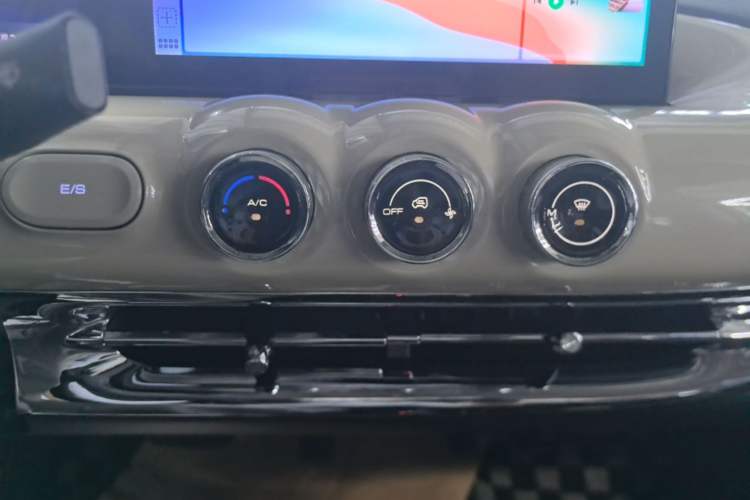 Used Wuling Bingo 2023 333 km Lingxi Connected Version Audio And AC Panel