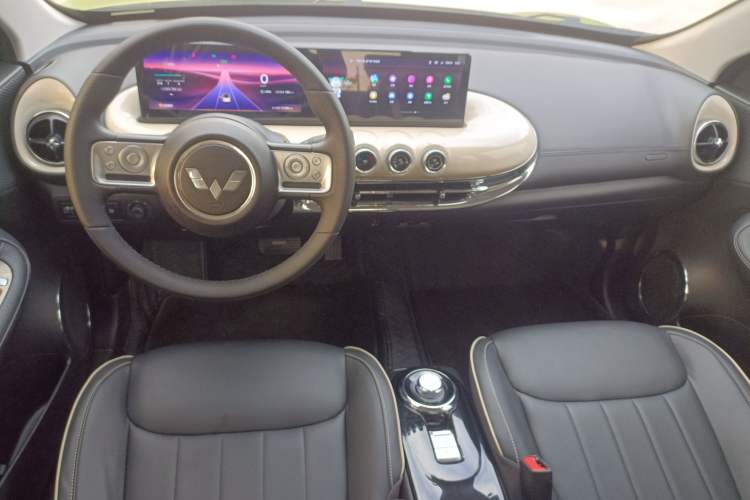 Used Wuling Bingo 2023 333 km Lingxi Connected Version Center Console