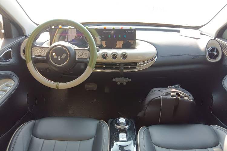 Used Wuling Bingo 2023 333 km Lingxi Connected Version Center Console