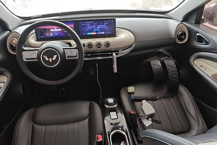 Used Wuling Bingo 2023 333 km Lingxi Connected Version Center Console
