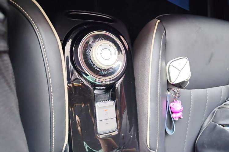 Used Wuling Bingo 2023 333 km Lingxi Connected Version Gear Lever
