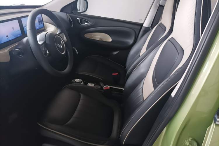 Used Wuling Bingo 2023 333 km Lingxi Connected Version Left Front Seat