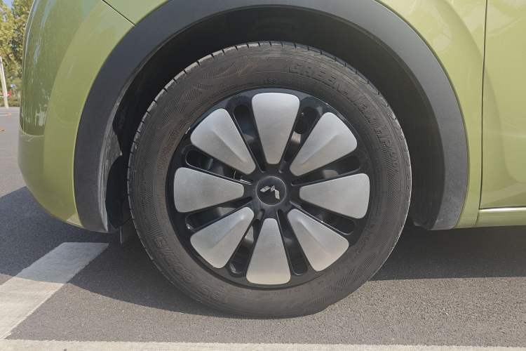 Used Wuling Bingo 2023 333 km Lingxi Connected Version Left Front Wheel Hub