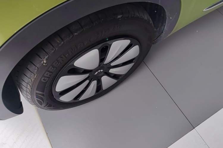 Used Wuling Bingo 2023 333 km Lingxi Connected Version Left Front Wheel Hub