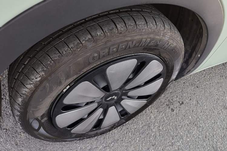 Used Wuling Bingo 2023 410 km Lingxi Deluxe Edition Left Front Wheel Hub