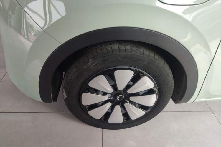 Used Wuling Bingo 2023 410 km Lingxi Deluxe Edition Left Front Wheel Hub