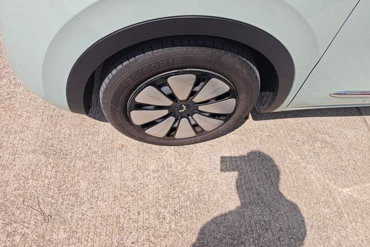 Used Wuling Bingo 2023 333 km Enjoyment Version Left Front Wheel Hub