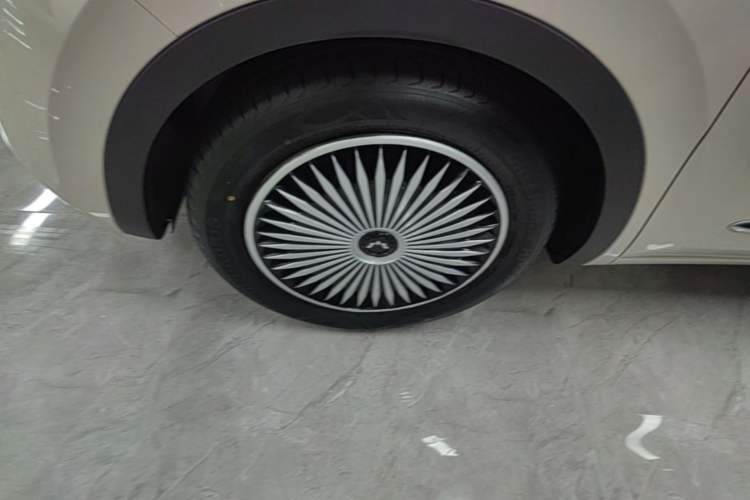 Used Wuling Bingo 2023 333 km Lingxi Connected+ Version Left Front Wheel Hub
