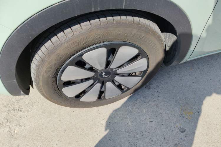 Used Wuling Bingo 2023 333 km Lingxi Connected+ Version Left Front Wheel Hub