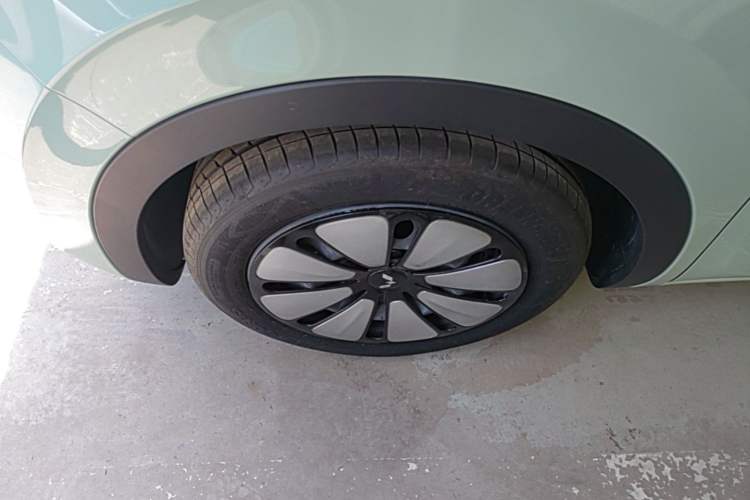 Used Wuling Bingo 2023 410 km Lingxi Deluxe Edition Left Front Wheel Hub