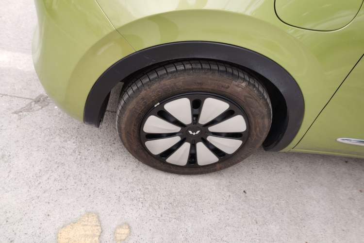 Used Wuling Bingo 2023 333 km Lingxi Connected Version Left Front Wheel Hub
