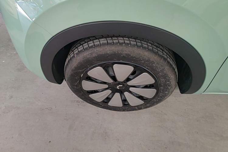 Used Wuling Bingo 2023 410 km Lingxi Deluxe Edition Left Front Wheel Hub