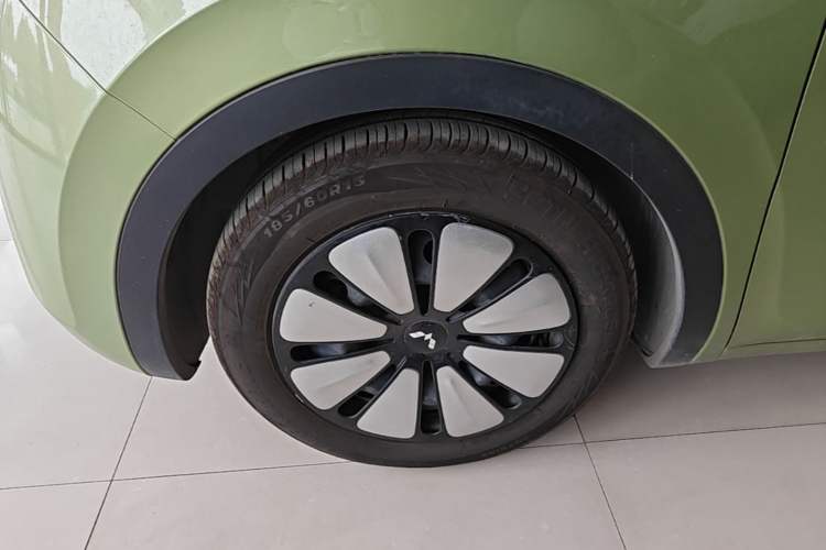 Used Wuling Bingo 2023 333 km Lingxi Connected Version Left Front Wheel Hub