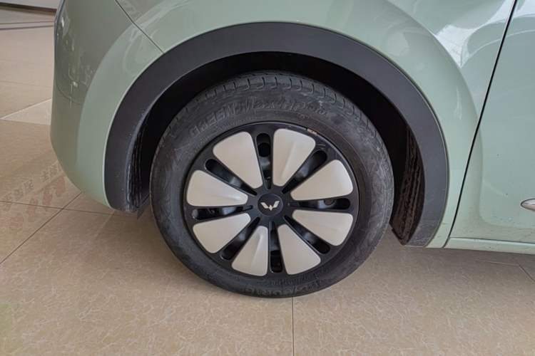 Used Wuling Bingo 2023 410 km Lingxi Deluxe Edition Left Front Wheel Hub