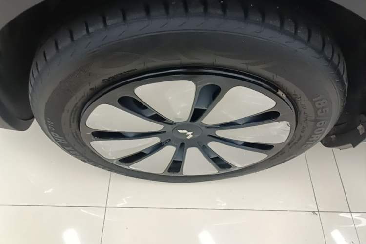 Used Wuling Bingo 2023 410 km Lingxi Deluxe Edition Left Front Wheel Hub