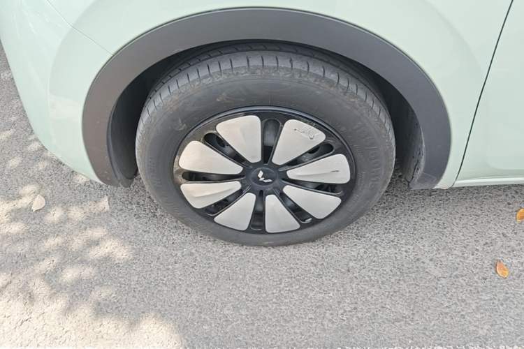 Used Wuling Bingo 2023 410 km Lingxi Deluxe Edition Left Front Wheel Hub