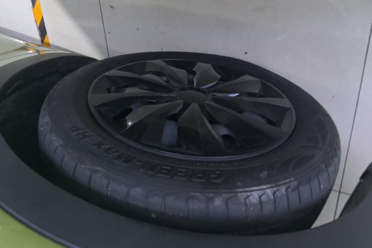 Used Wuling Bingo 2023 333 km Lingxi Connected Version Left Front Wheel Hub