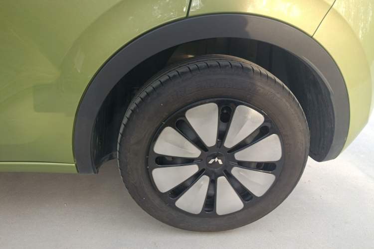 Used Wuling Bingo 2023 333 km Lingxi Connected Version Left Rear Wheel Hub