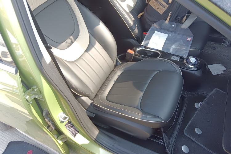 Used Wuling Bingo 2023 333 km Lingxi Connected Version Right Front Seat
