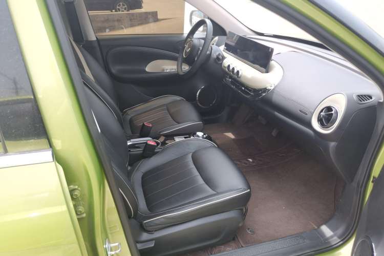 Used Wuling Bingo 2023 333 km Lingxi Connected Version Right Front Seat