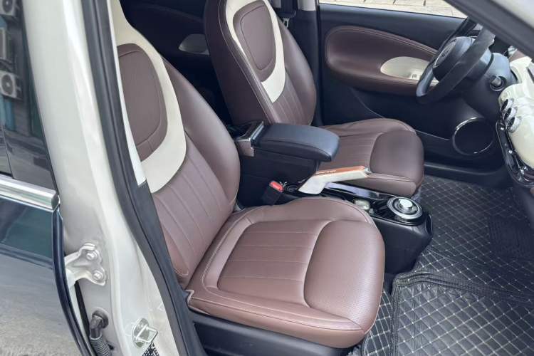 Used Wuling Bingo 2023 203km Comfort Edition Right Front Seat