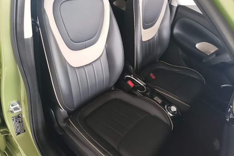 Used Wuling Bingo 2023 333 km Lingxi Connected Version Right Front Seat