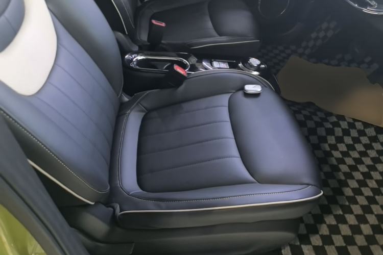 Used Wuling Bingo 2023 333 km Lingxi Connected Version Right Front Seat