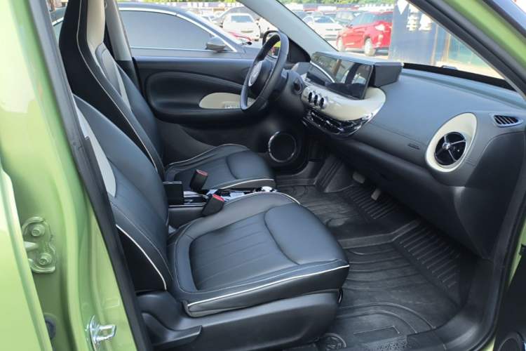 Used Wuling Bingo 2023 333 km Lingxi Connected+ Version Right Front Seat