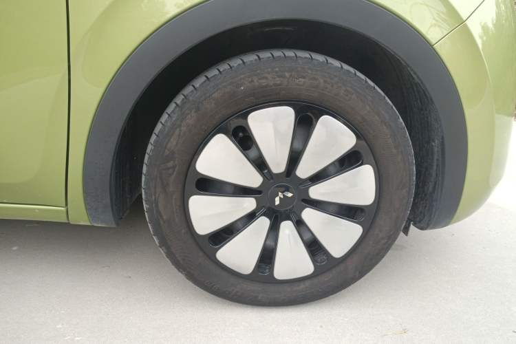 Used Wuling Bingo 2023 333 km Lingxi Connected Version Right Front Wheel Hub