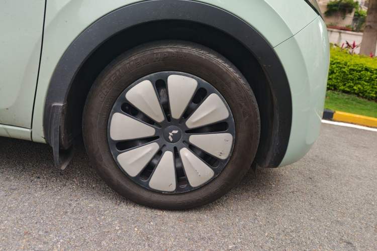 Used Wuling Bingo 2023 410 km Lingxi Deluxe Edition Right Front Wheel Hub