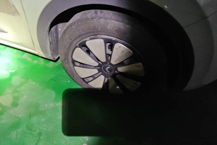 Used Wuling Bingo 2023 410 km Lingxi Deluxe Edition Right Front Wheel Hub