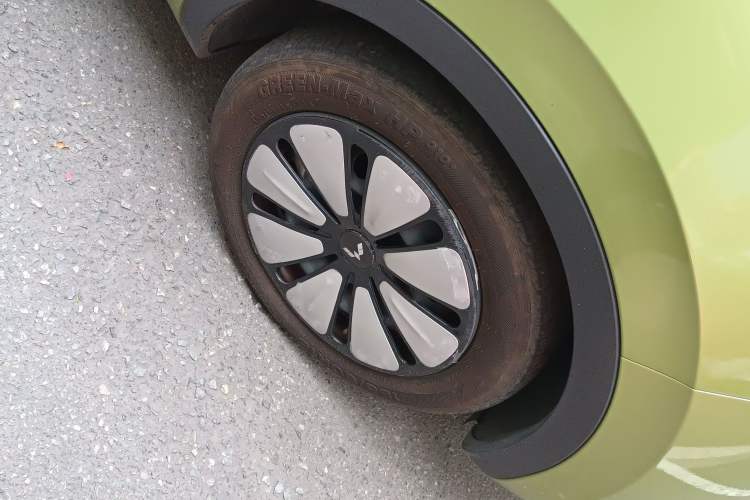 Used Wuling Bingo 2023 333 km Enjoyment Version Right Front Wheel Hub