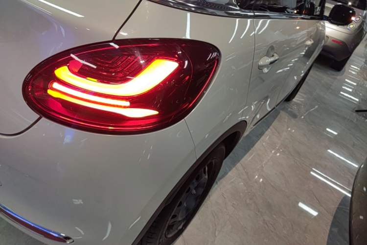 Used Wuling Bingo 2023 333 km Lingxi Connected+ Version Right Rear Taillight