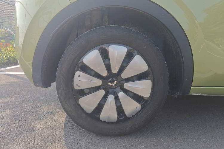 Used Wuling Bingo 2023 333 km Lingxi Connected Version Right Rear Wheel Hub