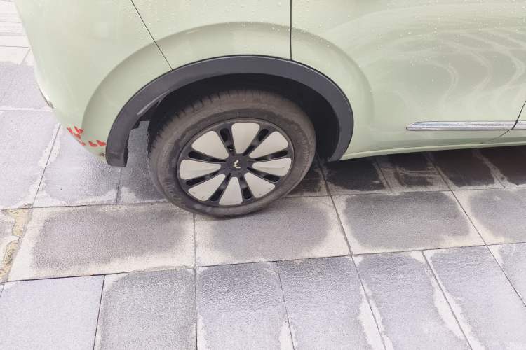 Used Wuling Bingo 2023 410 km Lingxi Deluxe Edition Right Rear Wheel Hub