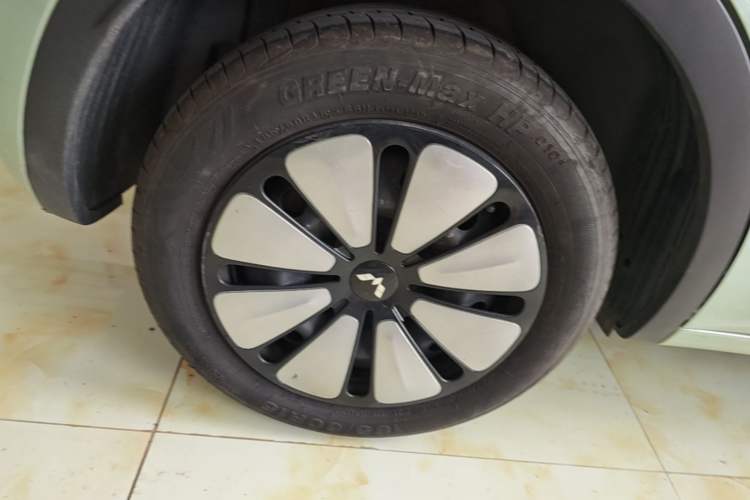 Used Wuling Bingo 2023 410 km Lingxi Deluxe Edition Right Rear Wheel Hub