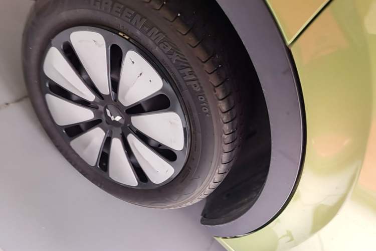 Used Wuling Bingo 2023 333 km Lingxi Connected Version Right Rear Wheel Hub