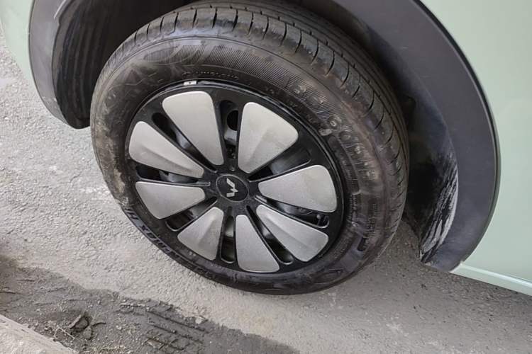 Used Wuling Bingo 2023 410 km Lingxi Deluxe Edition Right Rear Wheel Hub