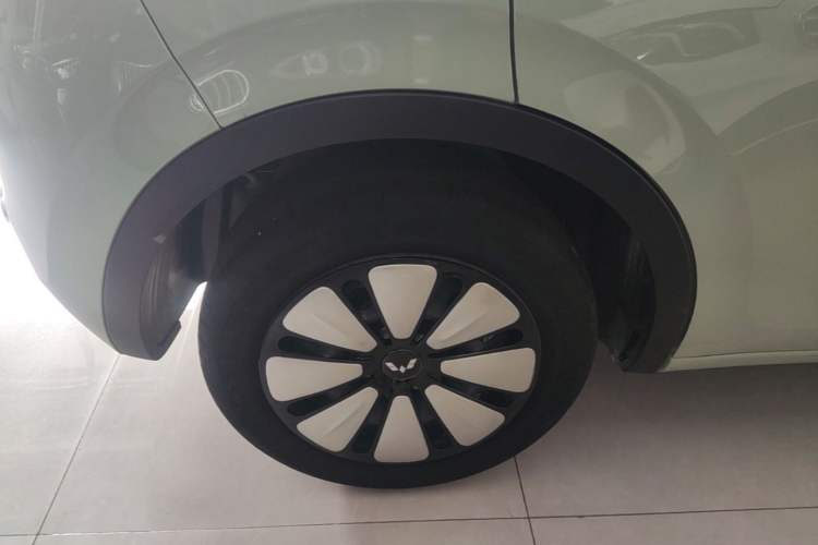 Used Wuling Bingo 2023 410 km Lingxi Deluxe Edition Right Rear Wheel Hub