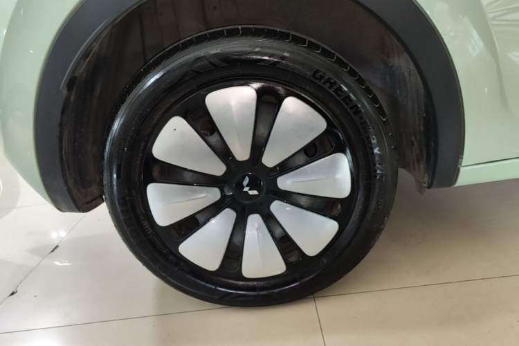 Used Wuling Bingo 2023 410 km Lingxi Deluxe Edition Right Rear Wheel Hub