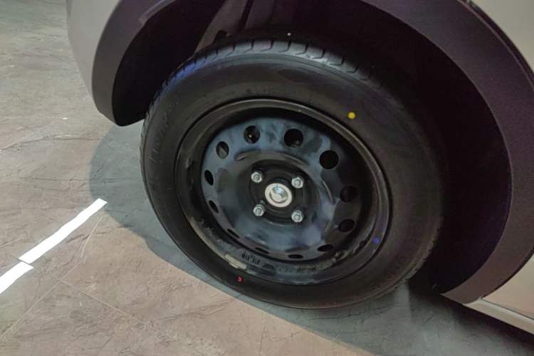 Used Wuling Bingo 2023 333 km Lingxi Connected+ Version Right Rear Wheel Hub