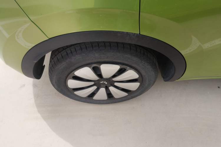 Used Wuling Bingo 2023 333 km Lingxi Connected Version Right Rear Wheel Hub